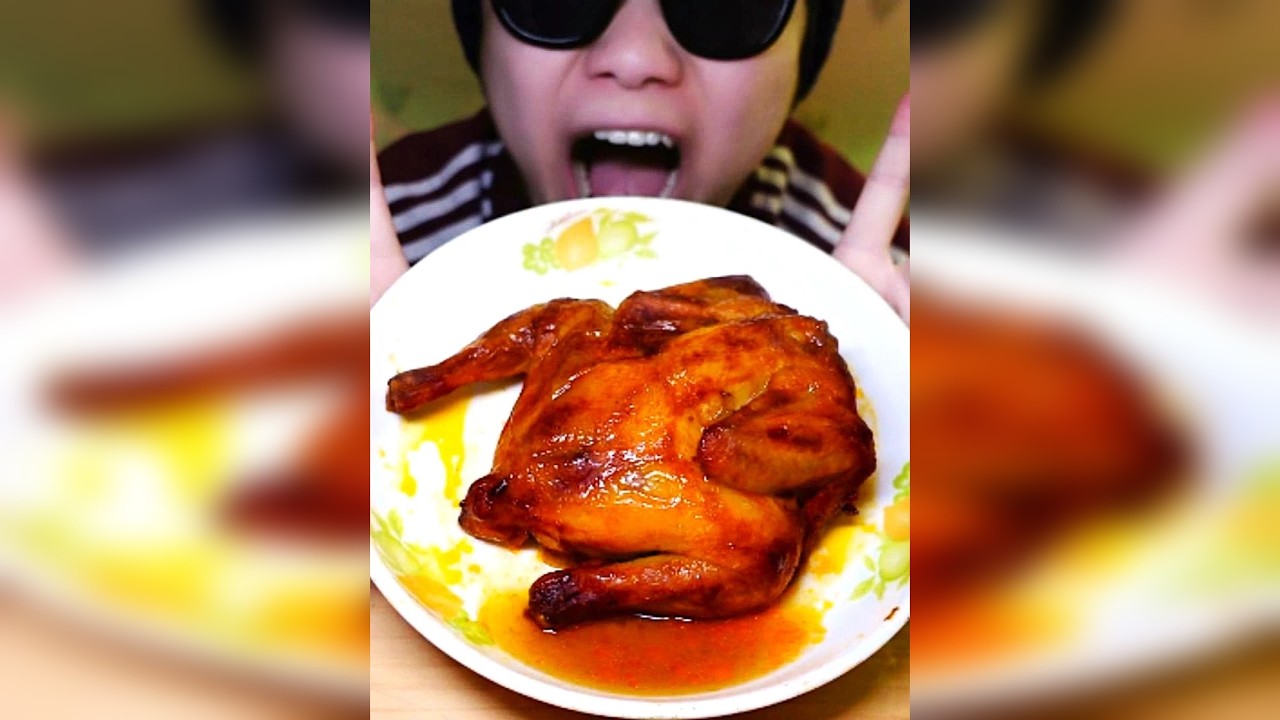 真正地享受烤全鸡！鲜嫩爆汁超级好吃啊！！快1000粉啦！开心 想看更多与美食、助眠、咀嚼音、触发音、吃播、解压、放松有关的视频，都可以来我的主页哦！！！ 当然可以的话最好点一个关注，这样就不会找不到我
