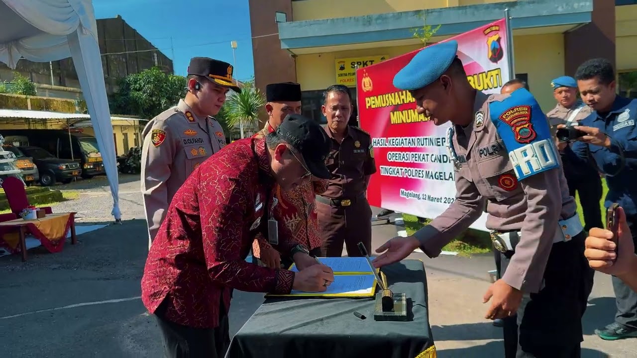 PEMUSNAHAN 731 Botol Miras Hasil Operasi Kepolisian | Kamis (12/3/2026)