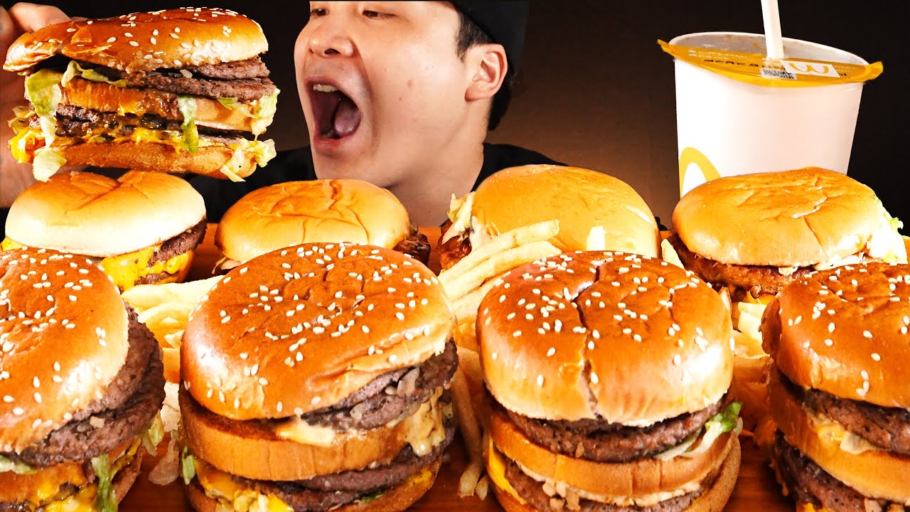 Макбанг с различными гамбургерами в Макдональдсе~!!