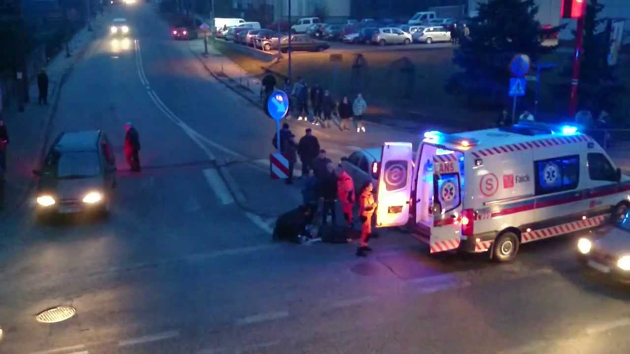 HD Karetka alarmowo (S) do potrącenia rowerzysty.