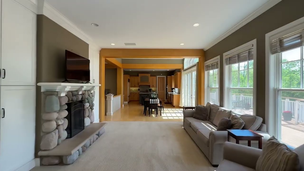 1740 Flowers Mill Ct NE, Grand Rapids MI 49525