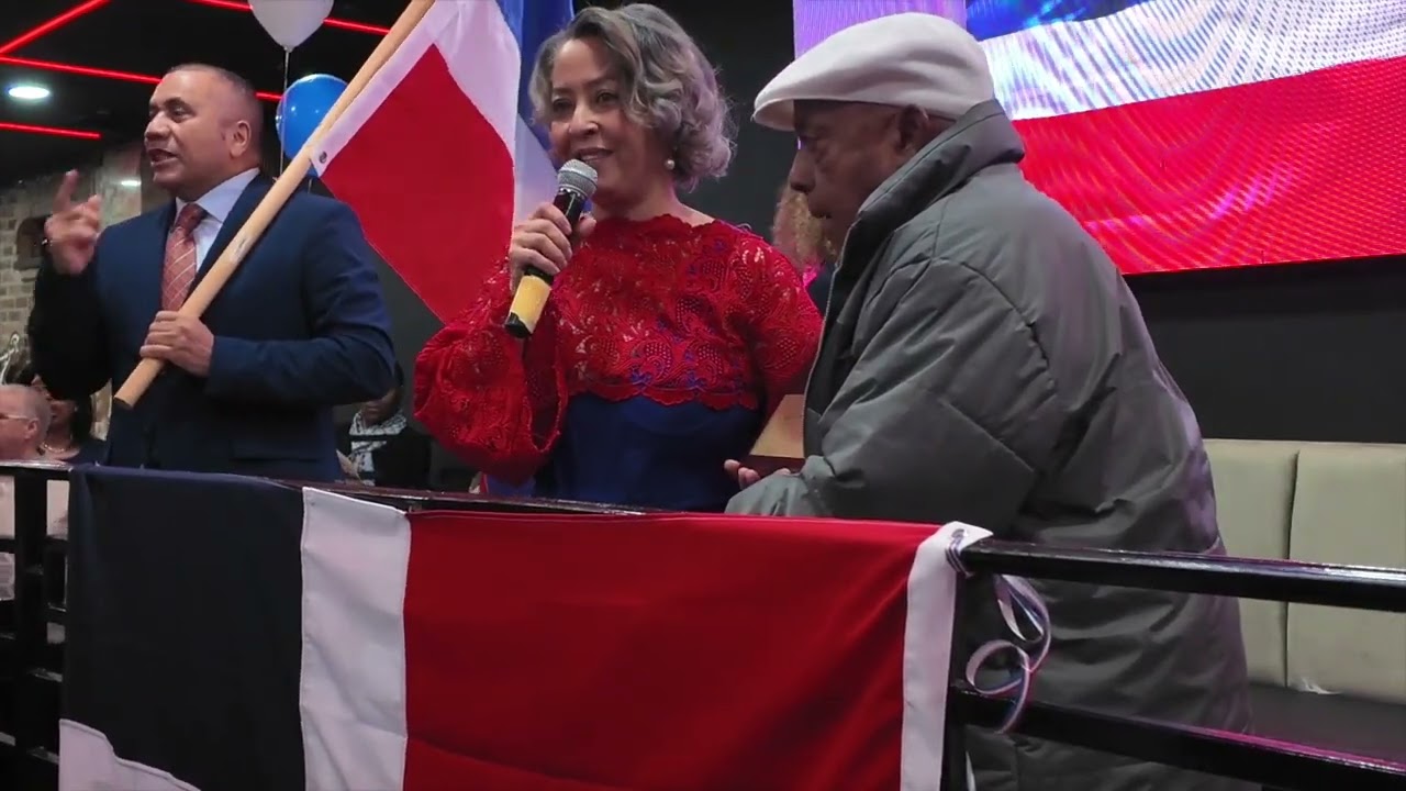 NELSON PEÑA ES RECONOCIDO, GRACIAS A FELIX JEREZ Y ELIDA ALMONTE. EX PRESIDENTE DEFILE DOMINICANO NY