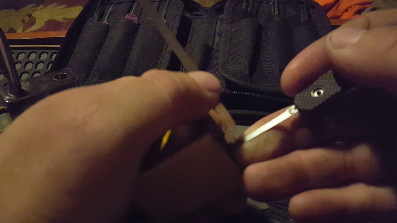 Tips on serrated pins.