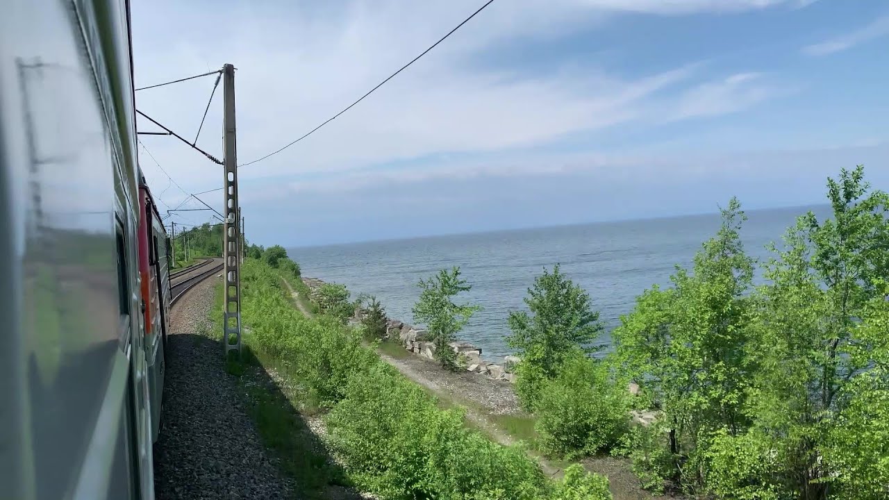 Вид из окна вагона на Байкал под стук колес. Поездка 