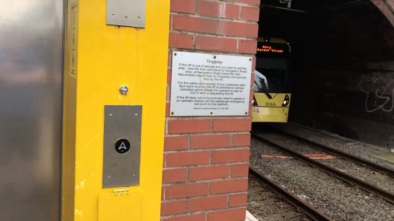Hydraulic lifts @ Timperley Metrolink Stop