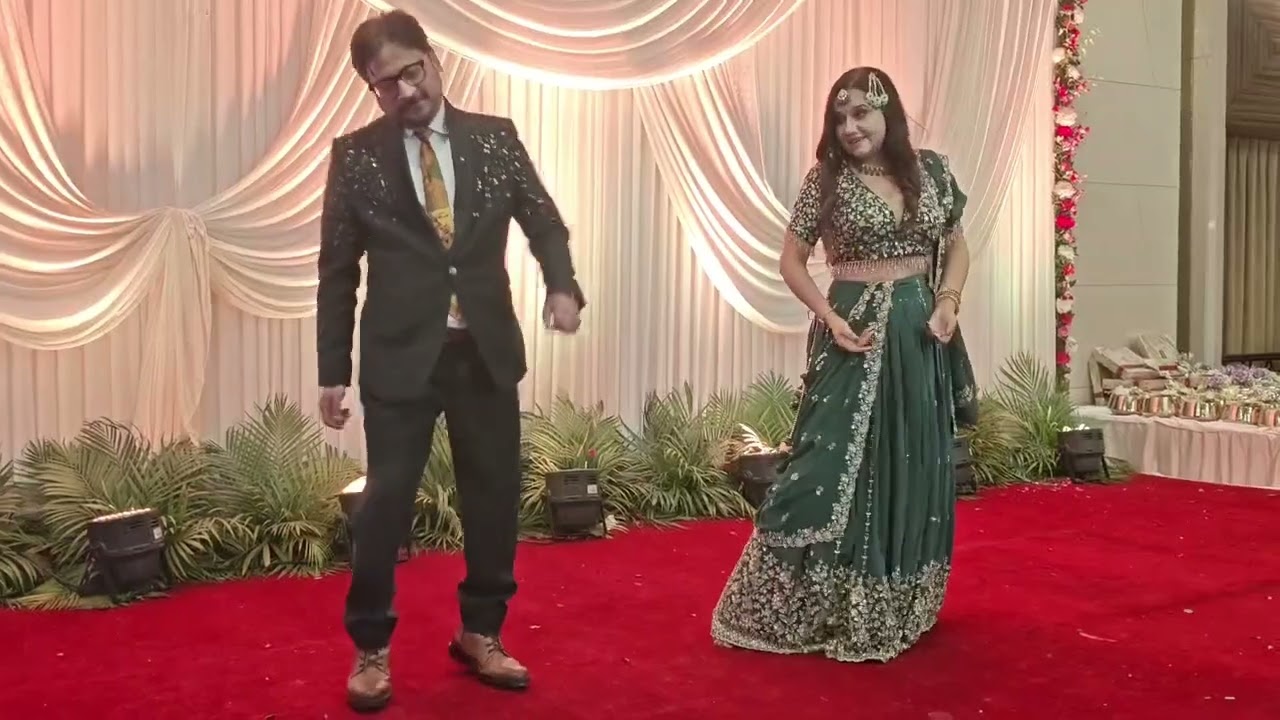 Mrinali & Sumiet Performance on Kajrare & Afgan Jalebi