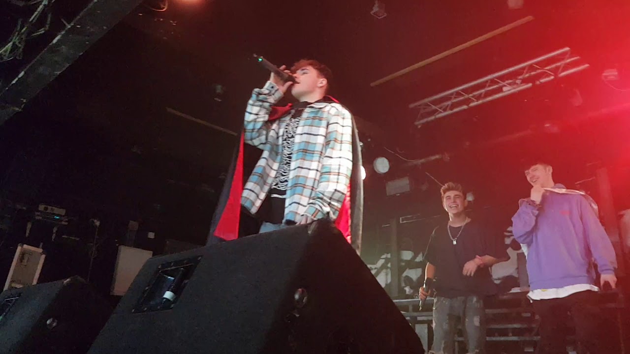 roadtrip- flashing lights (hero tour)