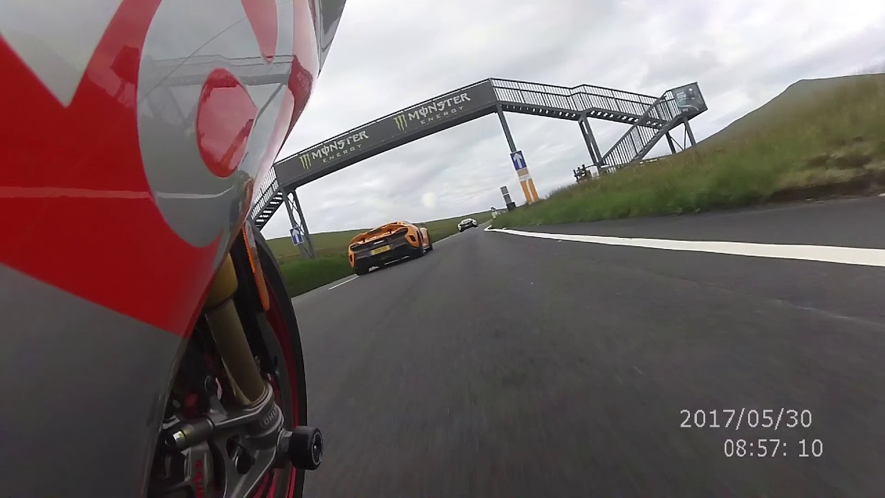 Aprilia RSV4 RF and Two McLarens - Isle of Man 2017