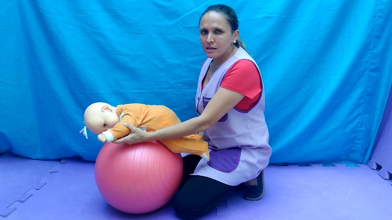 Estímulos com a bola Bobath - CEI Maria Natividade Machado