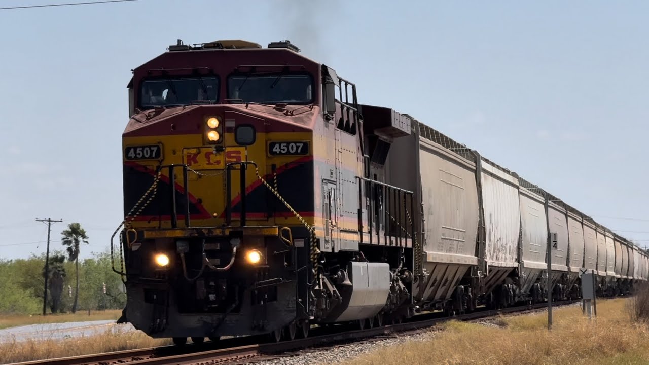 CPKC 4507 Grain hoppers cars G-BVAG south | Combes, TX | Elmore Line |
