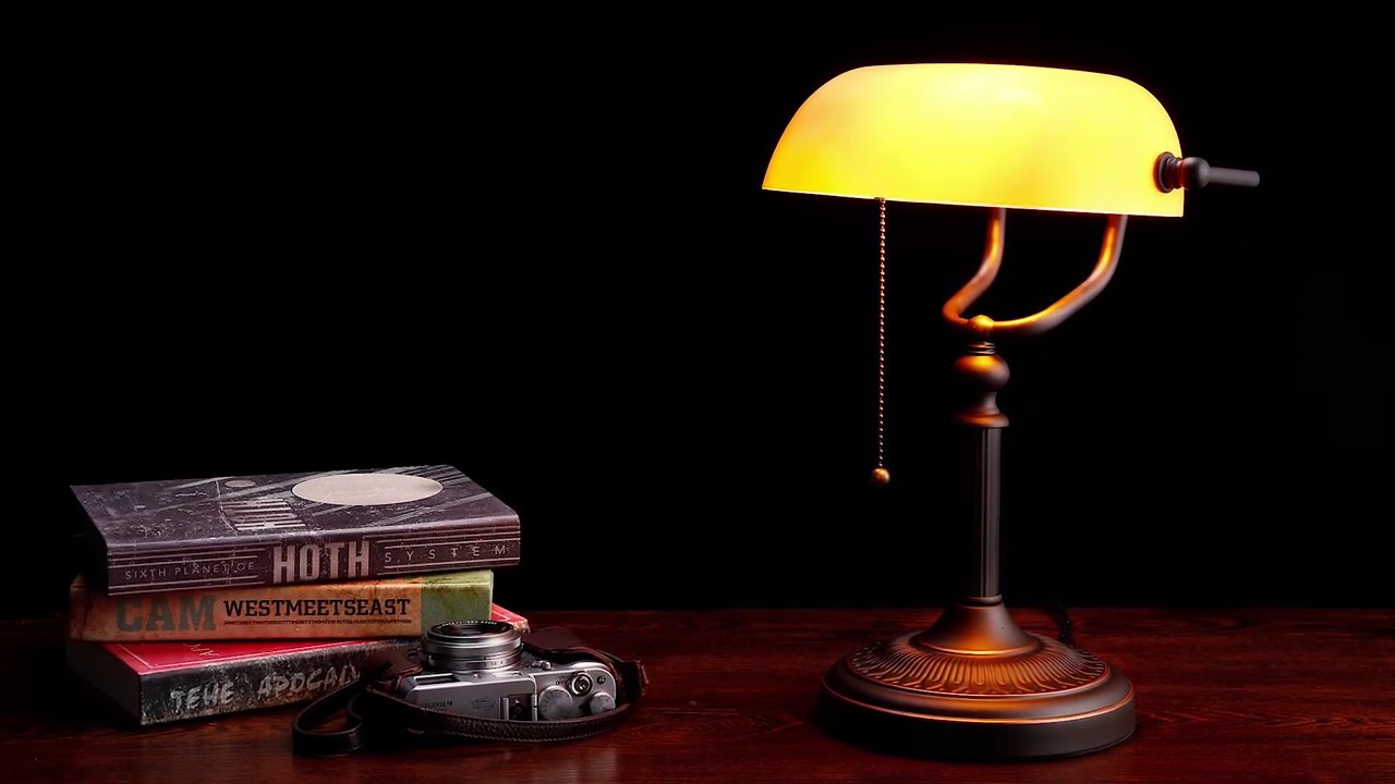 Traditional Banker&rsquo;s Lamp / When Was The Last Time You Read A Book?