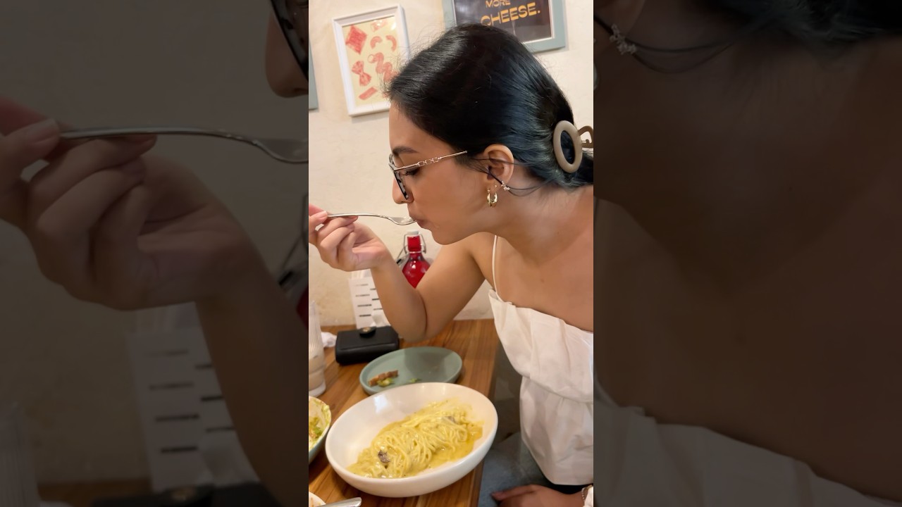 Trying Hyped Instagram Food✨ #mumbaifoodie #bandra #indianblogger #ashortaday #trendingfood