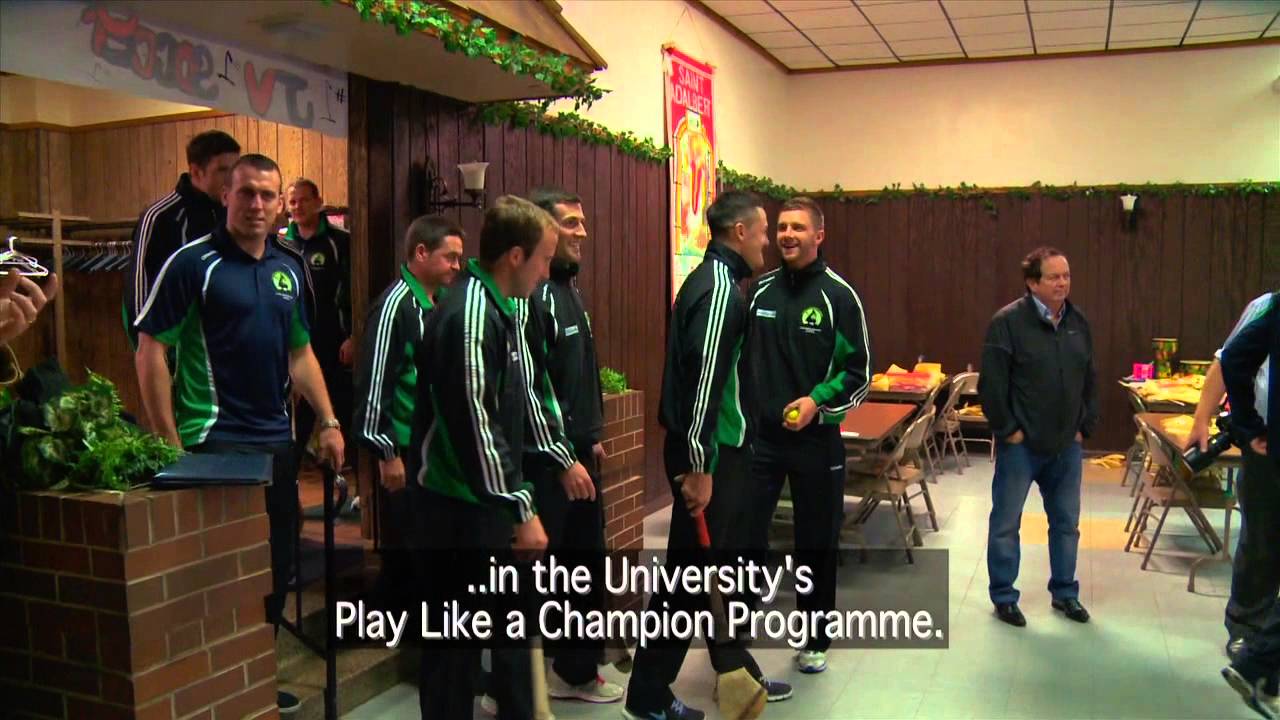 Cam&aacute;n ar F&aacute;in with subtitles