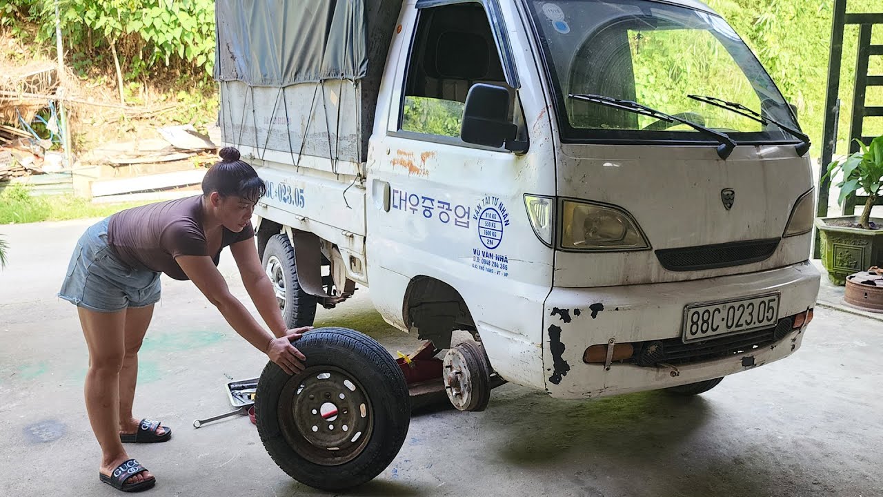Genius Girl: repair and replace tires on 1988 SUZUKI for dear customers