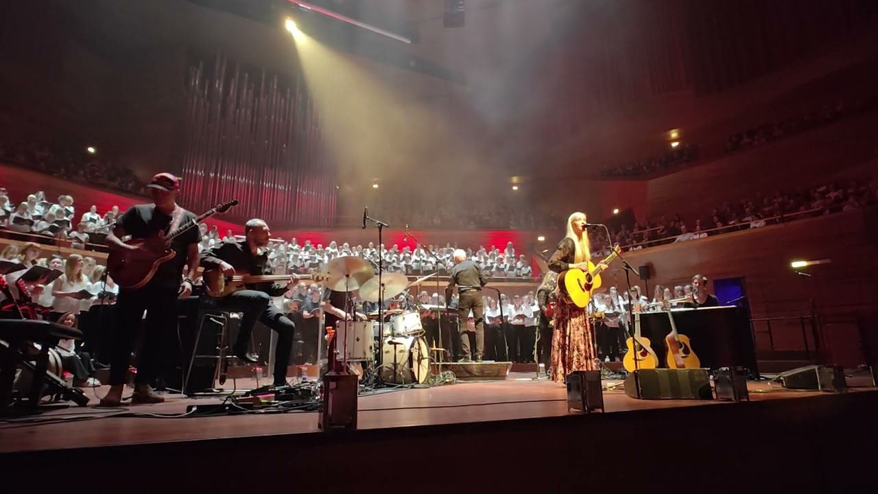 Tina Dickow (Tina Dico) feat. Kor 72 - Lidt Mere Menneske (live)