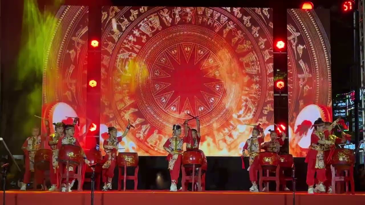 Bảo Bối diễn trống