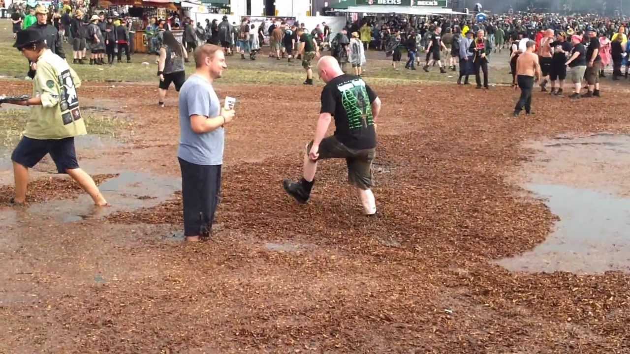 Wacken 2012 Fluß mitten im Innfield...!!!!!!!!!