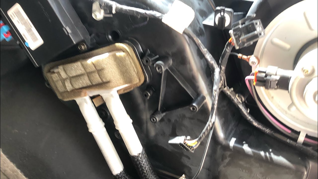 99-06 Tahoe Broken Blend Door. How to tell if yours is BROKEN!! Fix your rear AC