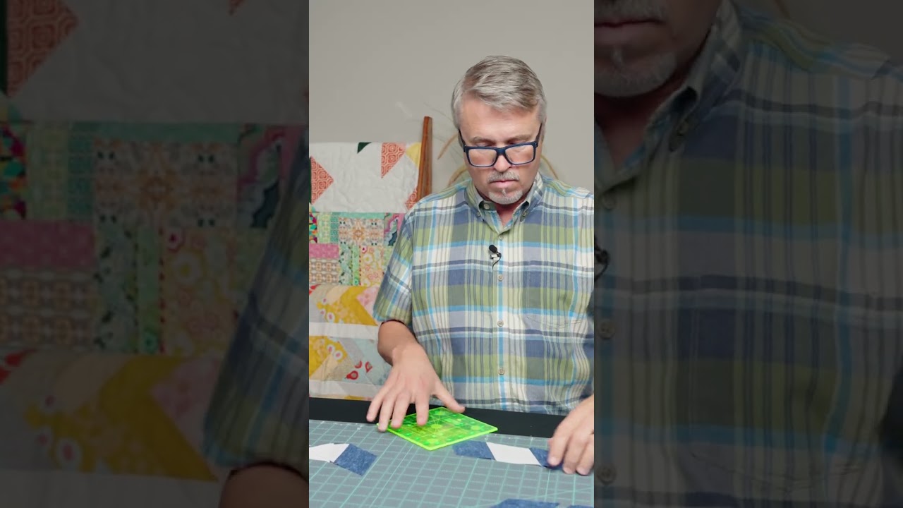 This Quilt Block Looks 3D?! 🧵 Qbert Steps in Fabric