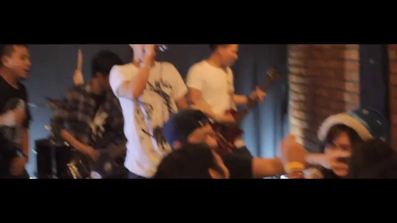 LEPAS LANDAS - PARASITE (Official Music Video)