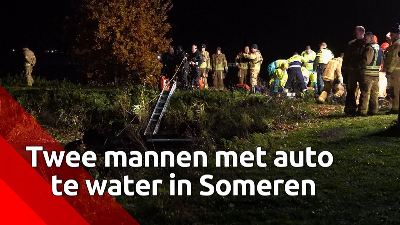 Een auto is donderdagavond in het water beland aan de Broekstraat in Someren. Twee mannen ernstig...
