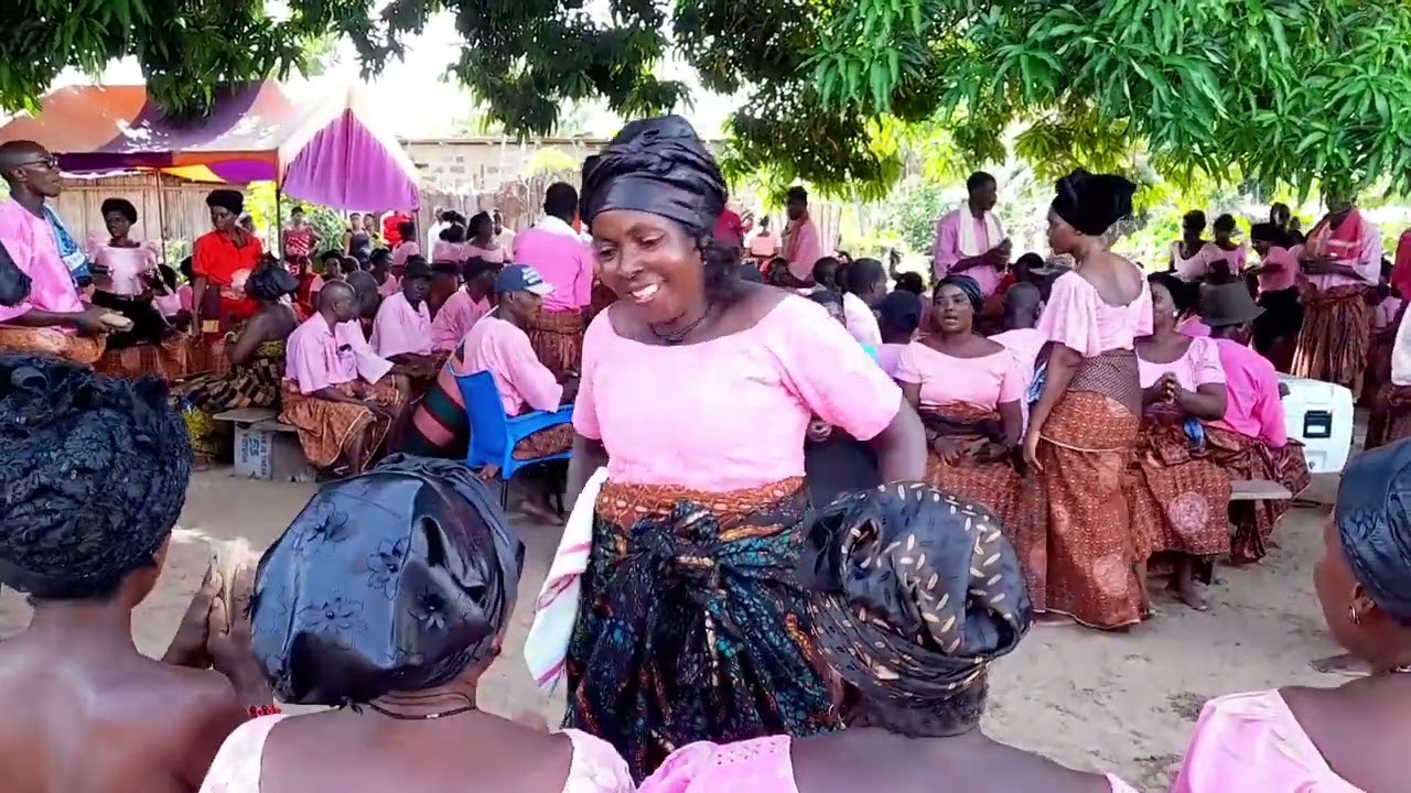 Agbadza! Incomparable local happiness performed by Victoria DG, Anloga Setsinu