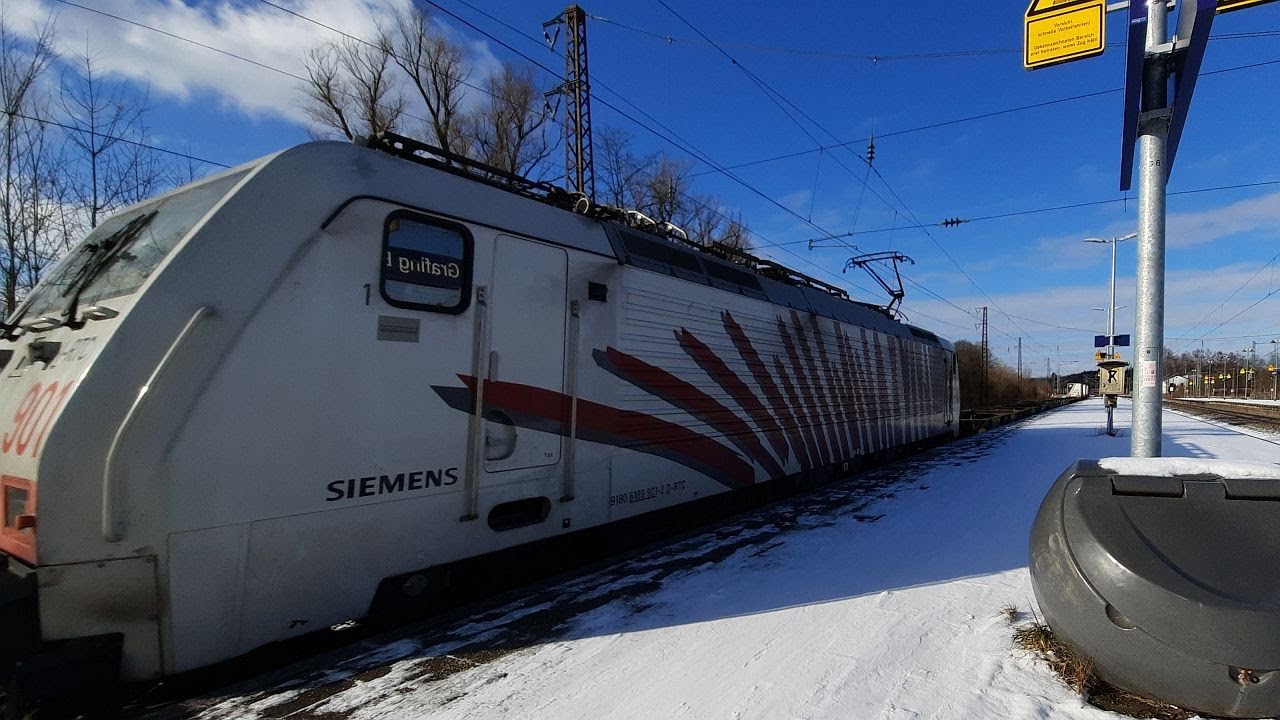 Zugverkehr im Schnee am Bahnhof Grafing: Mit Lokomotion-Loks und PKP-Intercity-&Uuml;berf&uuml;hrungsfahrt