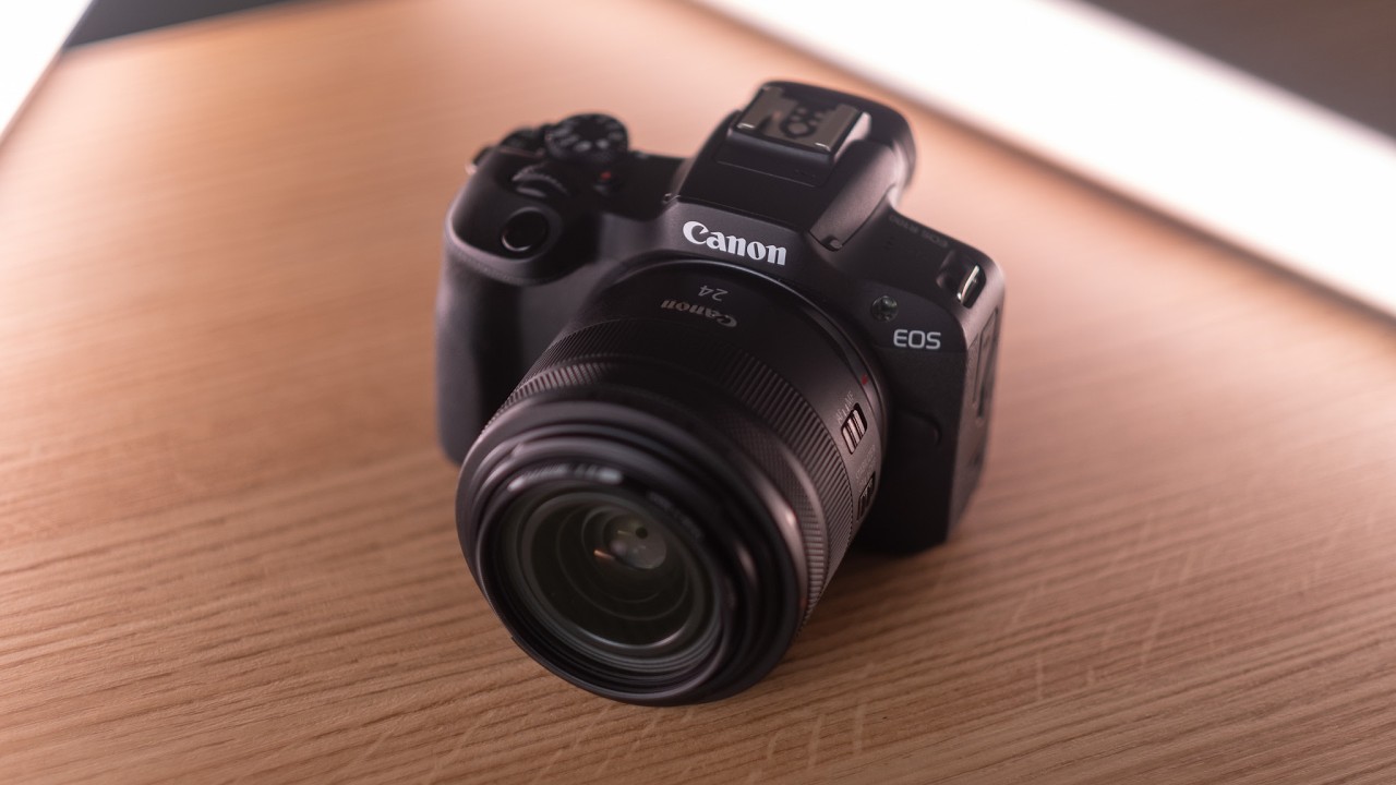 The Canon R100: the Cheapest Canon Camera