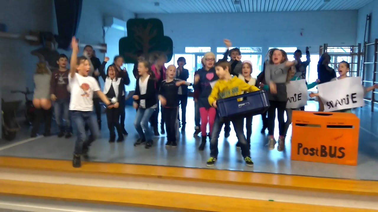 Carnavalsact Dwergonisch Scholenbal Groep 5 men. Mart Olof Palme