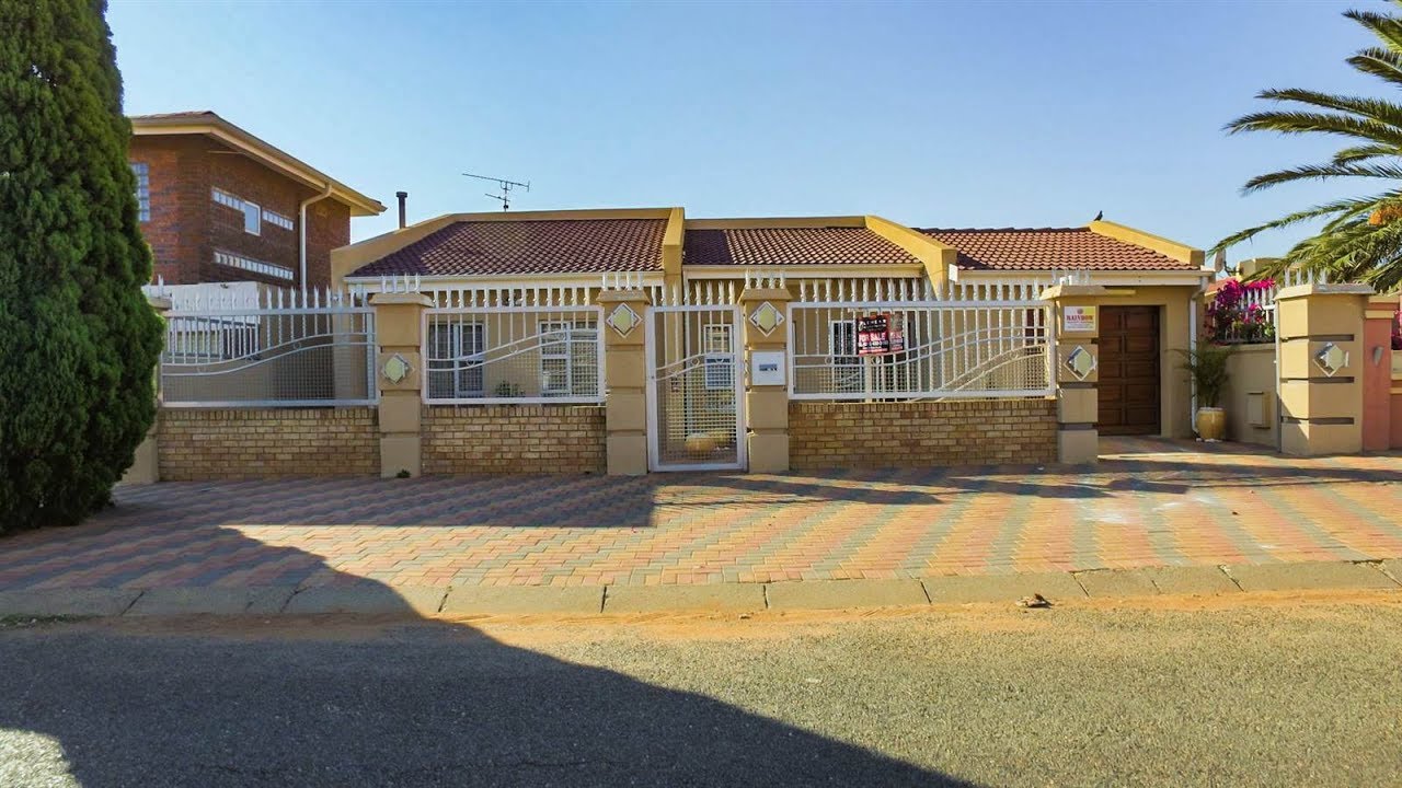 4 Bedroom House for sale in Gauteng | Johannesburg | Lenasia To Ennerdale | Lenasia | 1 |