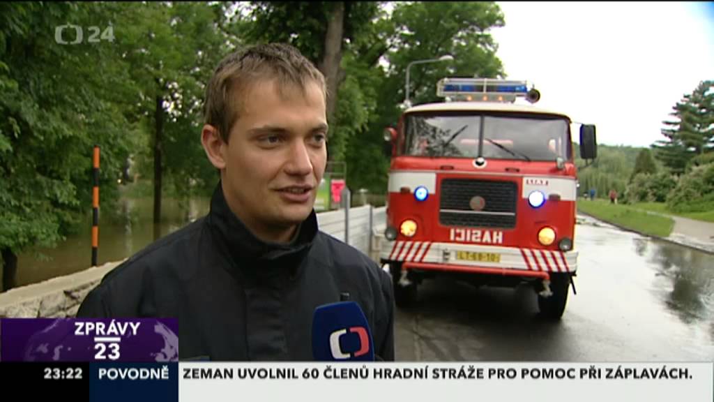 ČT Zprávy ve 23, Informace o konci účinnosti povodňového hrazení, 3. 6. 2013