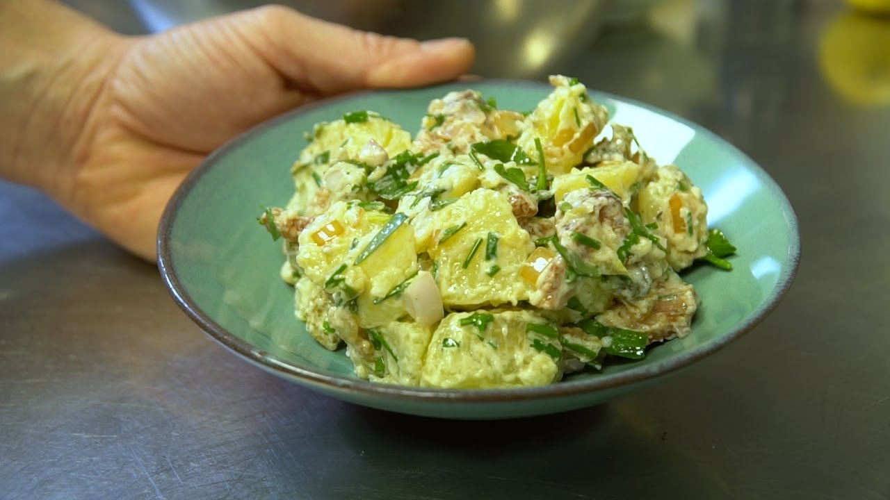 Bart van Berkel maakt aardappelsalade