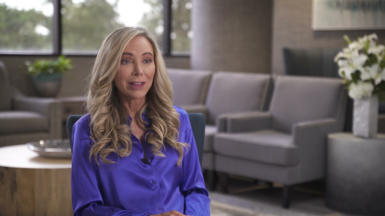 Dr. Mentz - Facelift and Necklift Patient Testimonial - Maureen