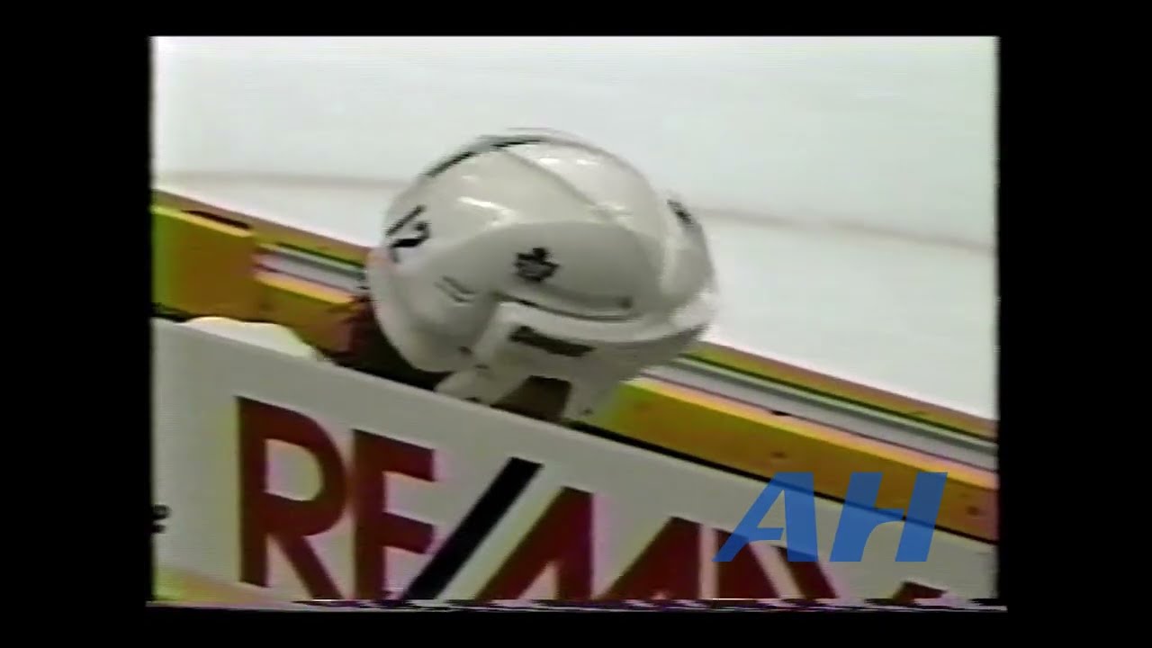 NHL Dec. 1, 1993 Rob Pearson,TOR v Kelly Chase,STL Toronto Maple Leafs St. Louis Blues