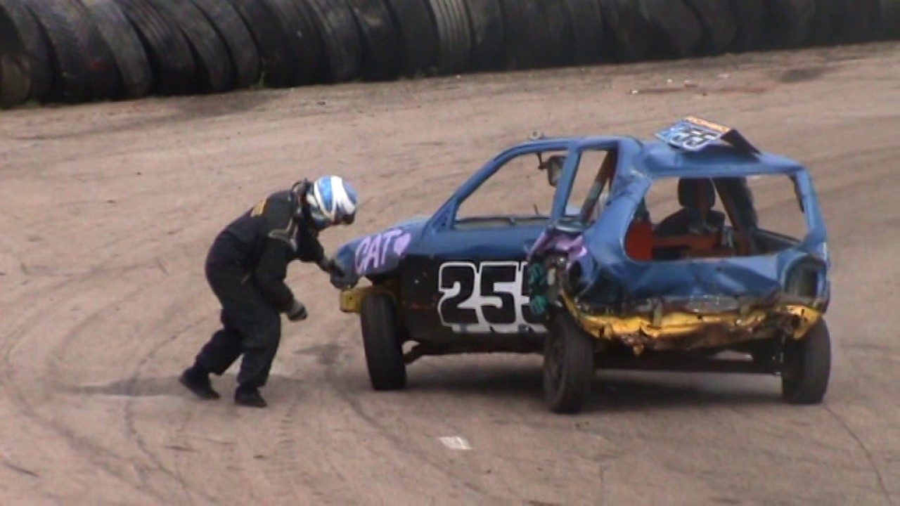 Crimond Raceway Bangers race2 July 2nd Munster 2017