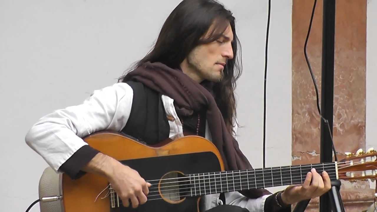 Estas Tonne performing at the Stadtspektakel Landshut (Germany, 2012)