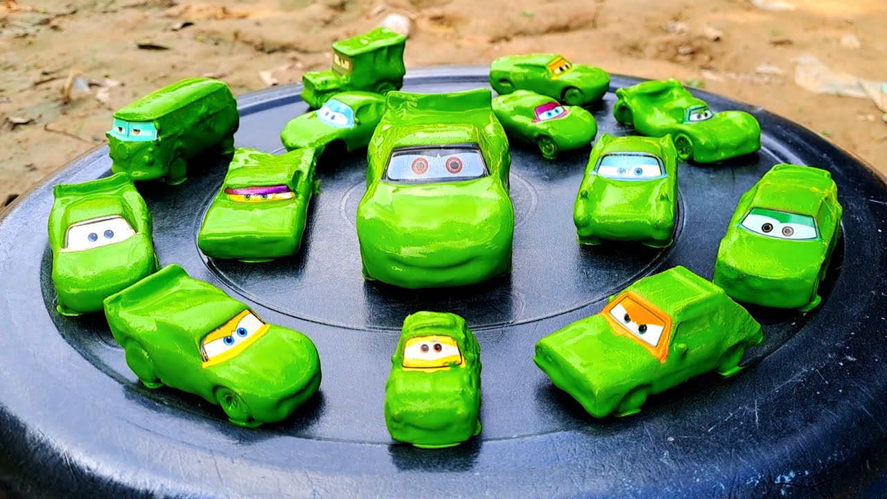 Membersihkan Mainan Mobil Disney Pixar & Lightning McQueen,Tow Mater,Chick Hicks,Cruz Ramirez