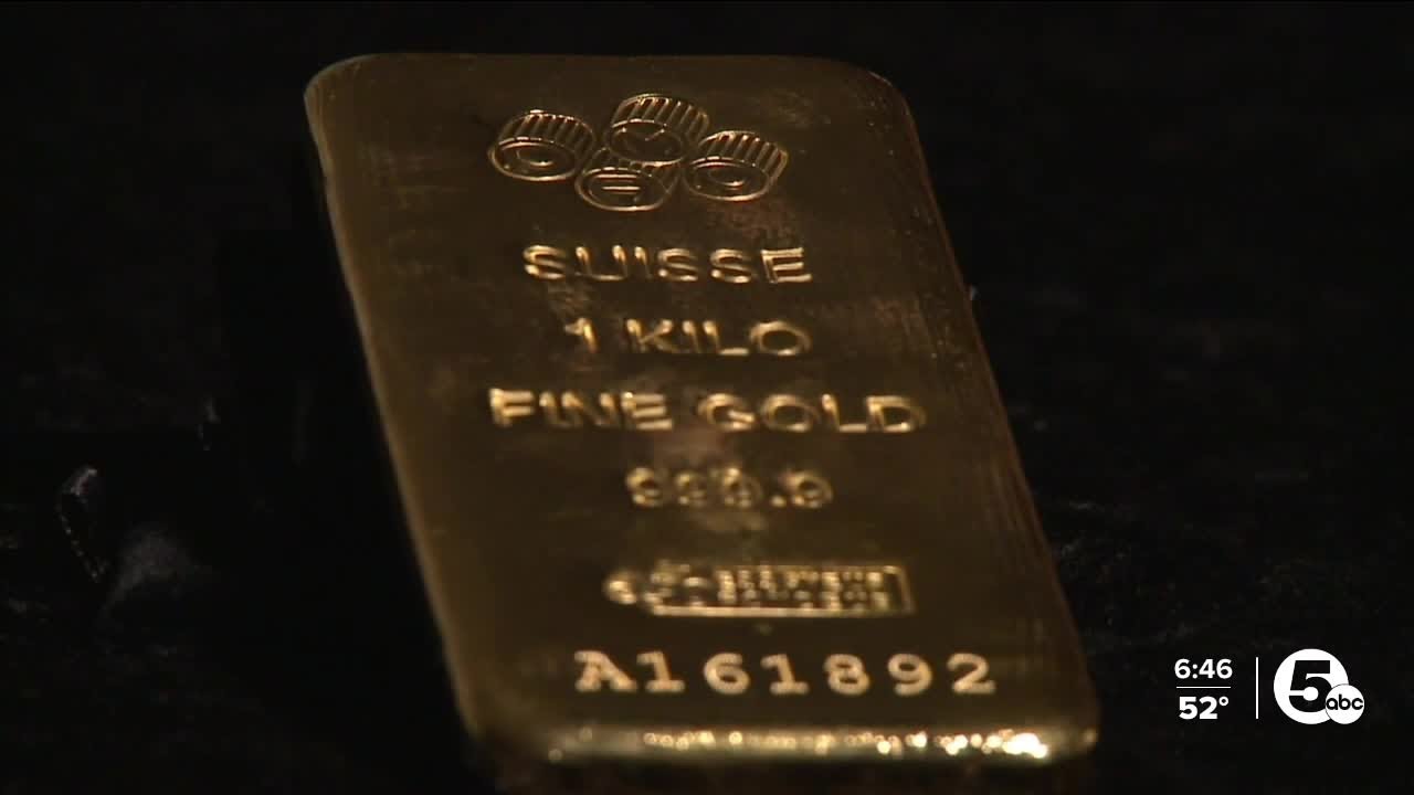 Man loses life savings in gold bar scam