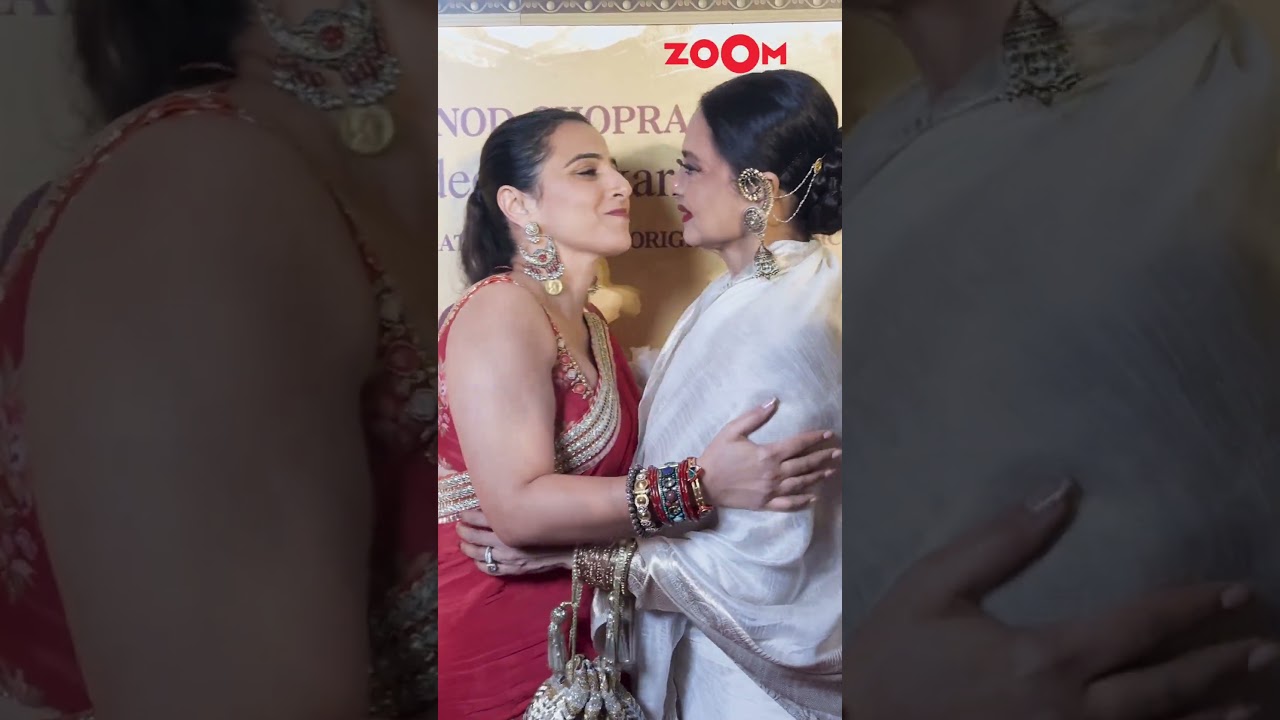 Vidya Balan takes BLESSINGS from Rekha at Parineeta's screening 😍🥰 #shorts #vidyabalan