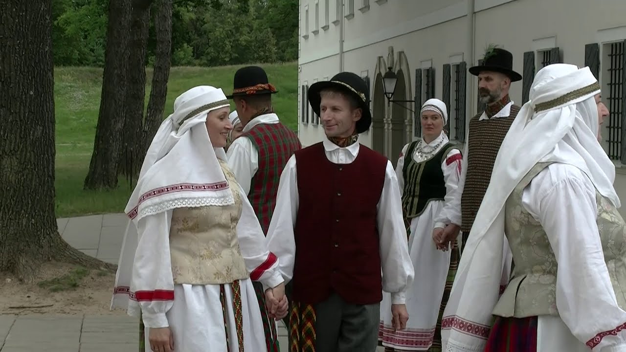 Folkloro ansamblis Žemyna .LIOJ &Scaron;OKEILA sutartinės suktinis. Biržų kra&scaron;to &scaron;okiai
