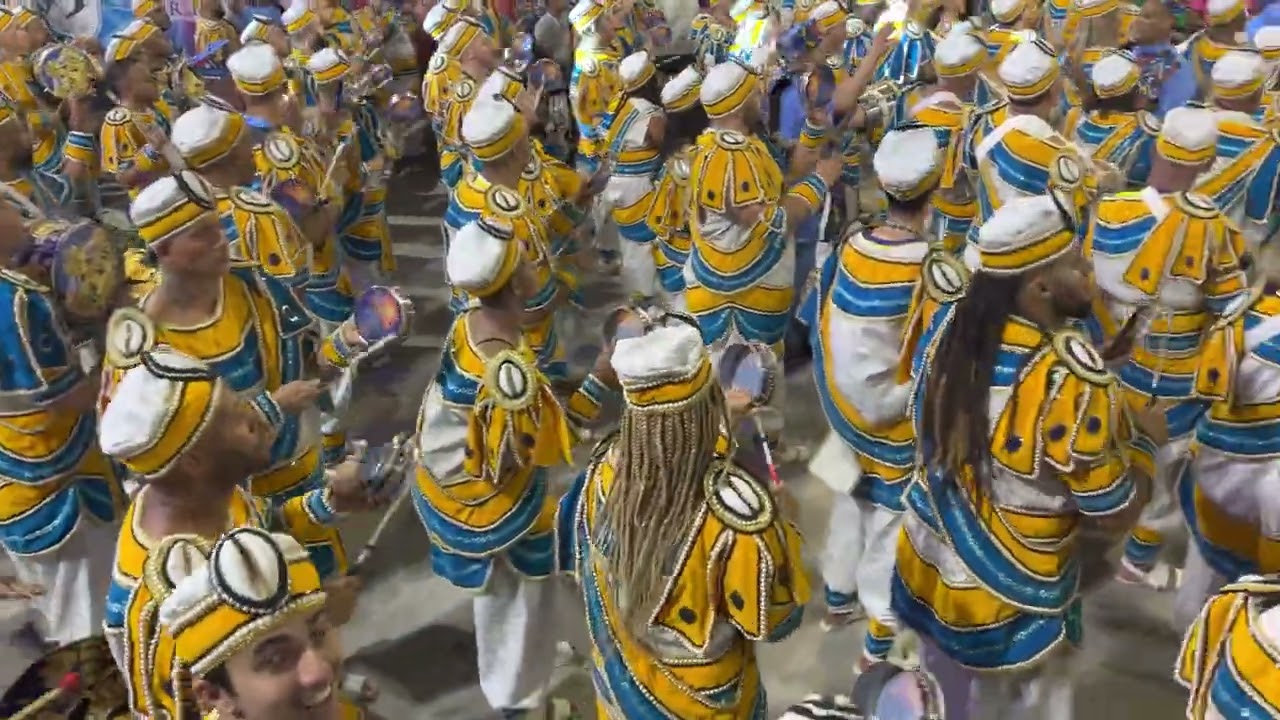 Desfile da Bateria da Tuiuti no carnaval 2022