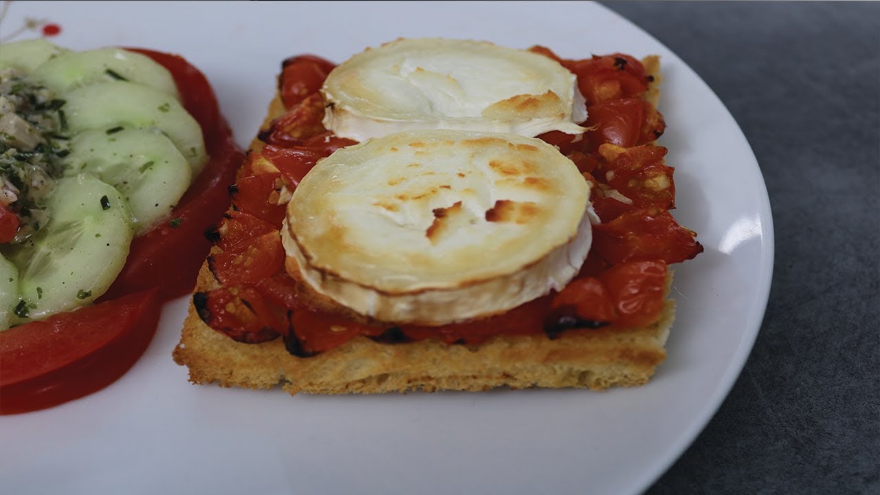Tartines de chèvre chaud & son lit de tomates cerises facile et rapide