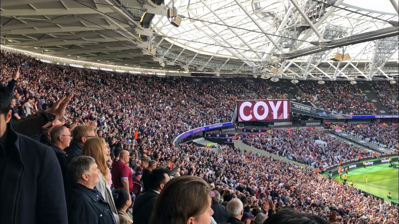 Amazing atmosphere at London Stadium as West Ham beat Manchester United 3-1. Fans singing Bubbles