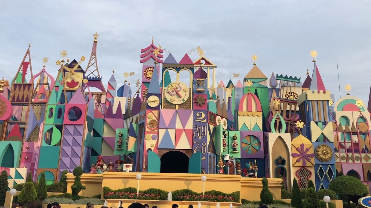 It's a small world - Clock Tower Miniparade - Tokyo Disneyland 2018