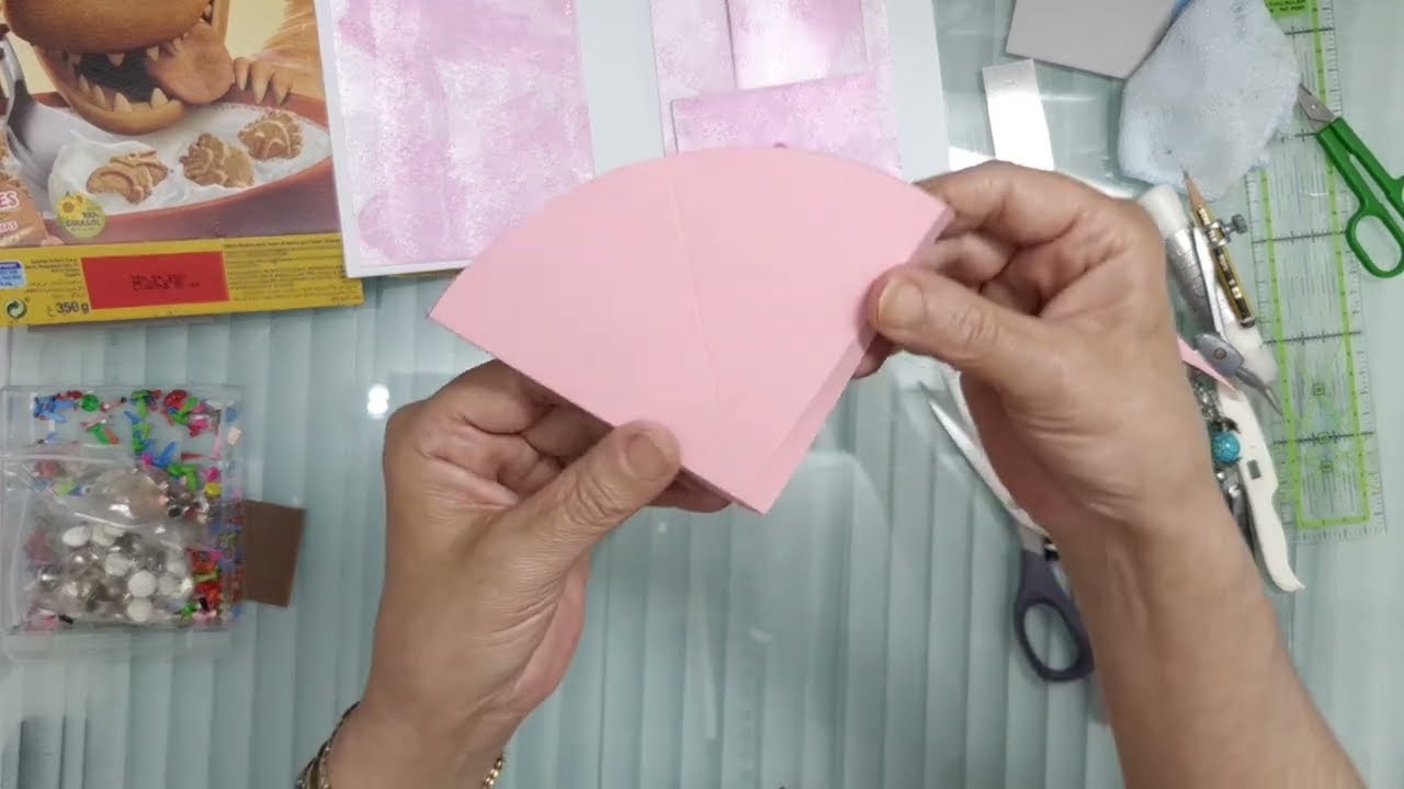 Différents mécanismes pour faire pivoter une page scrapbooking.