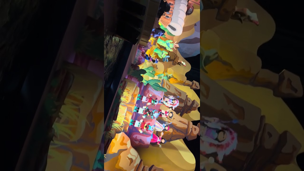 On ride is a small world 🎢🎎 Disneyland Paris 🏰