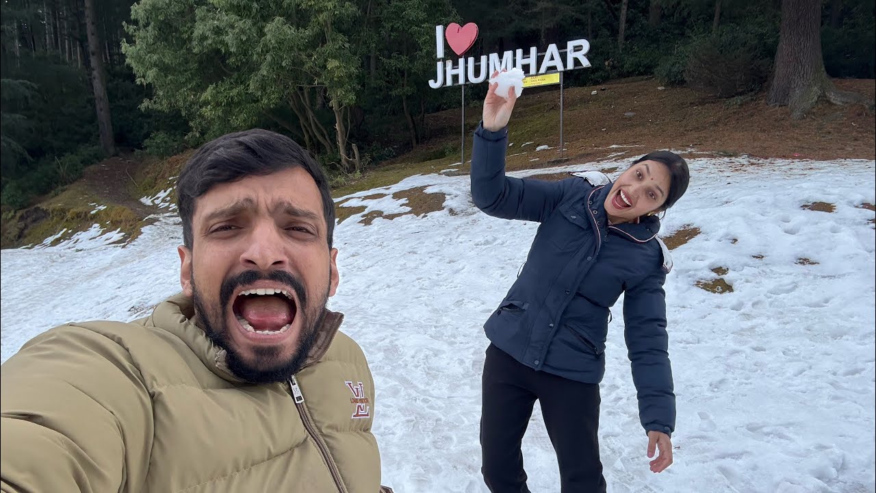 Ajj hum ne dekhi snow... wo bhi bhit sari...