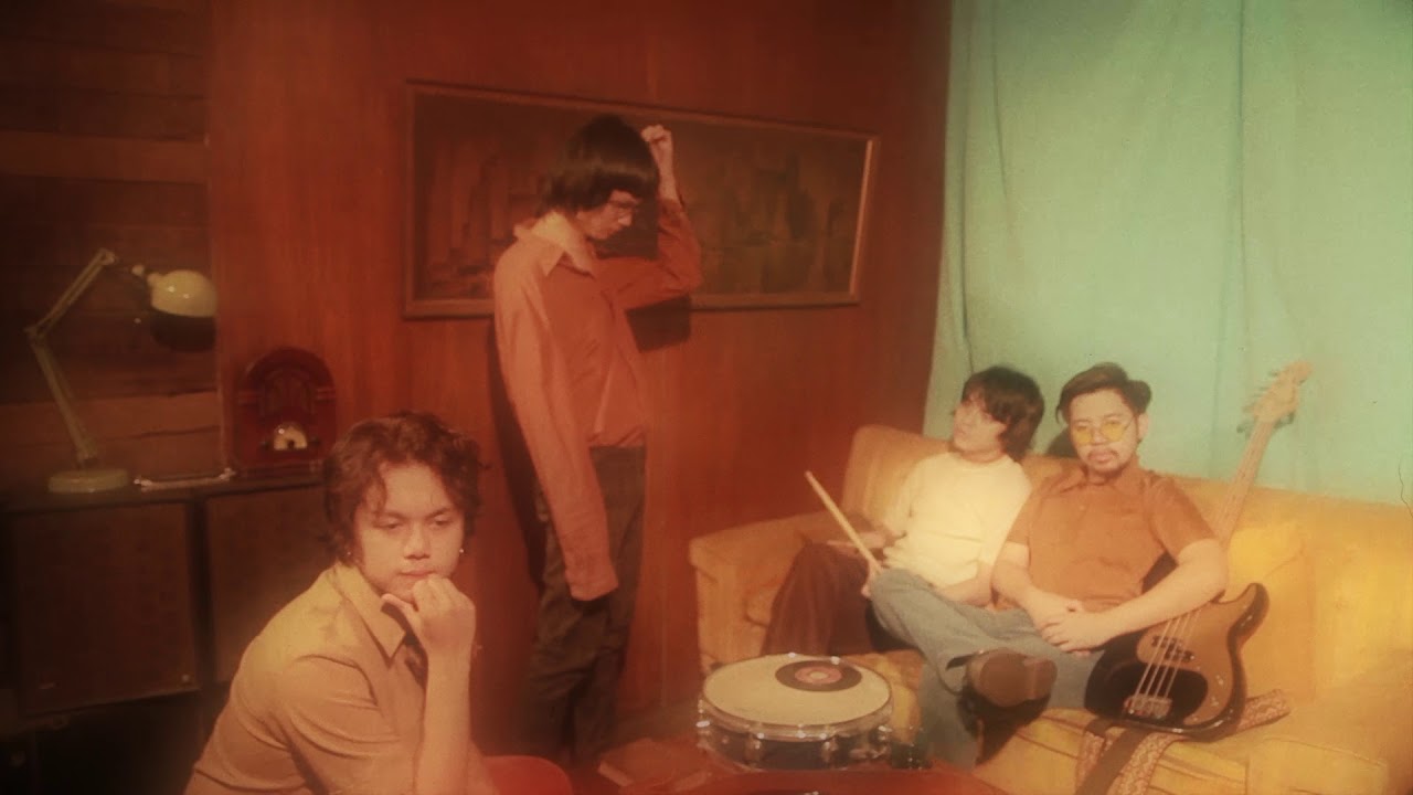 IV OF SPADES Tambay 1 - Sala