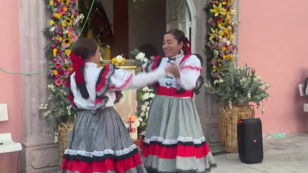 Procesi&oacute;n en Cruces de Rojas 2026 🎉