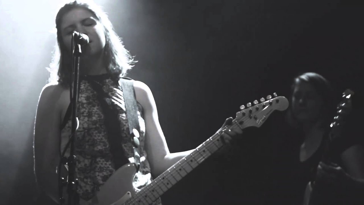 Manon Meurt - Untitled - live
